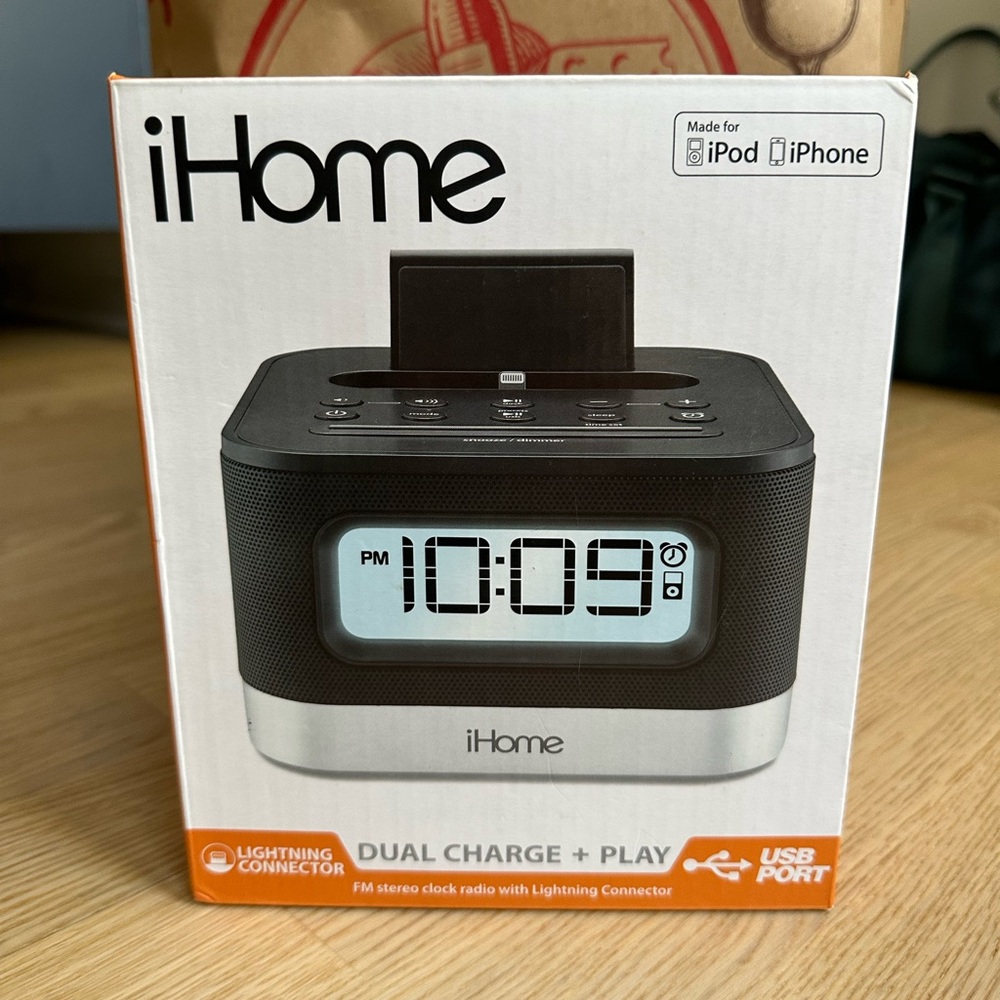 Apple iHome Black Dual Charge + Play